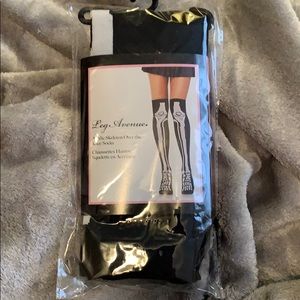 Women’s Leg Avenue Skeleton Over Knee Socks